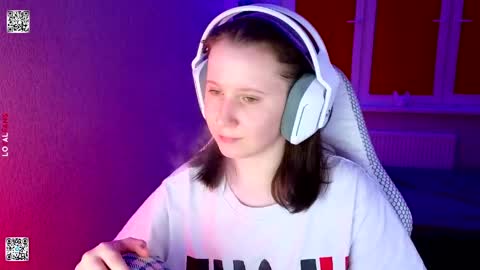 Lola online show from 03-28-26, 04:50