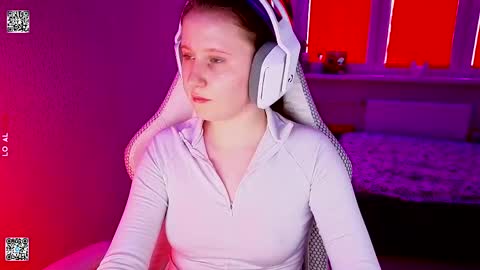 Lola online show from 04-27-26, 10:24