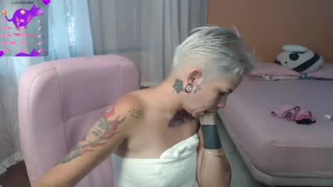 Snapshot of moon_cat85 chatting on 06-19-26, 02:43 Luna online show from 06-19-26, 02:43