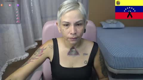 Snapshot of moon_cat85 chatting on 06-28-26, 01:39 Luna online show from 06-28-26, 01:39