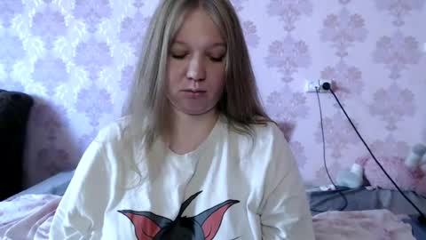 moon_linght000 online show from 06-17-26, 01:19