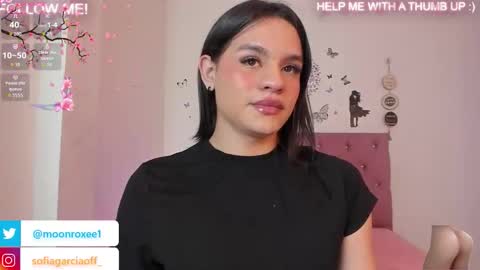 Snapshot of moon_roxee chatting on 11-11-25, 11:05 moon_roxee online show from 11-11-25, 11:05