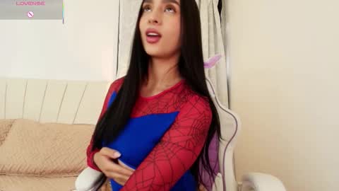 Snapshot of moonbrunettee chatting on 10-17-25, 09:17 moonbrunettee online show from 10-17-25, 09:17