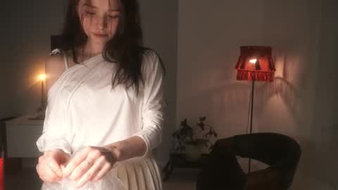 Snapshot of moonfaced_ chatting on 02-12-26, 04:46 Ann online show from 02-12-26, 04:46