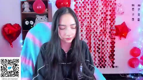 Snapshot of moonlady_ chatting on 02-13-25, 12:24 MOON online show from 02-13-25, 12:24