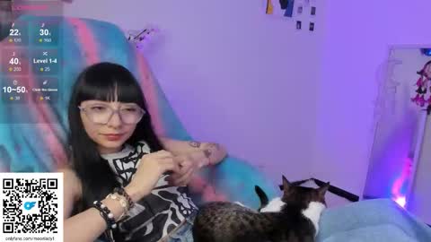 Snapshot of moonlady_ chatting on 10-03-25, 01:13 MOON online show from 10-03-25, 01:13