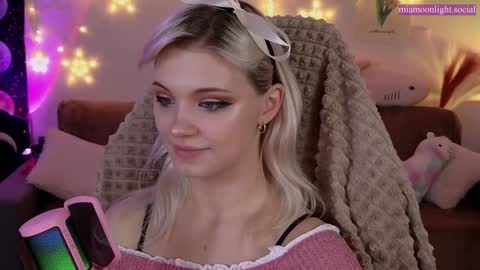 Mia   online show from 01-15-25, 07:01