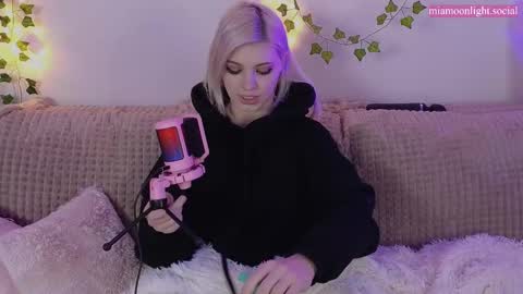 Mia   online show from 02-16-25, 07:49