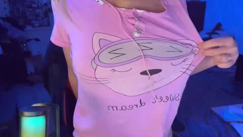 Mia   online show from 10-18-25, 09:37