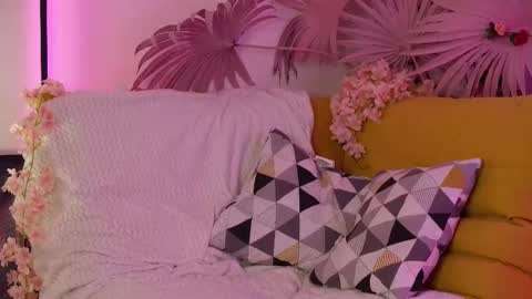 moonliora online show from 02-08-26, 06:11