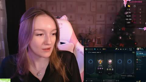 Snapshot of moonlish_siren chatting on 01-20-25, 10:37 Katrin online show from 01-20-25, 10:37