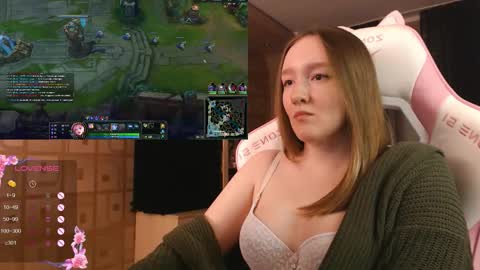 Snapshot of moonlish_siren chatting on 10-09-25, 08:18 Katrin online show from 10-09-25, 08:18