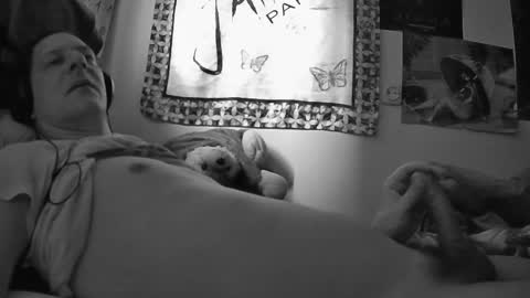 Snapshot of moonlucky007 chatting on 12-20-25, 09:05 Moonlucky007 online show from 12-20-25, 09:05