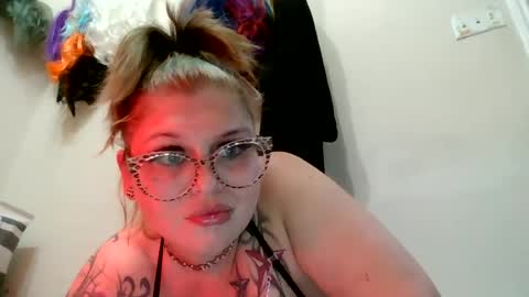 Snapshot of moonpulseraven chatting on 06-18-26, 04:57 moonpulseraven online show from 06-18-26, 04:57