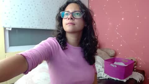 Snapshot of mora_haze chatting on 01-06-25, 12:27 Mora Haze 3 online show from 01-06-25, 12:27