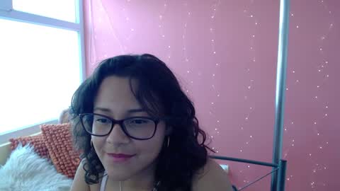 Snapshot of mora_haze chatting on 01-10-25, 09:42 Mora Haze 3 online show from 01-10-25, 09:42