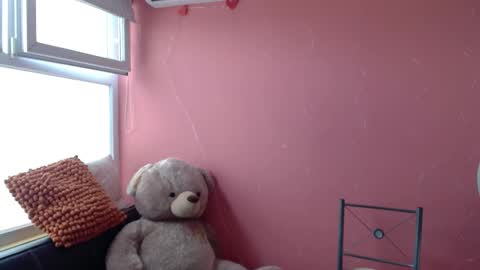 Snapshot of mora_haze chatting on 02-17-25, 06:15 Mora Haze 3 online show from 02-17-25, 06:15