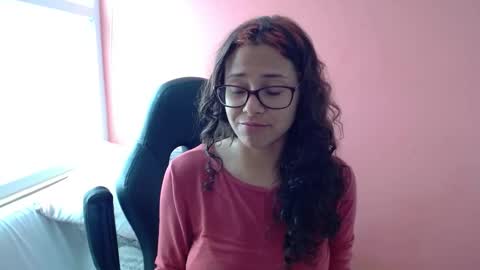 Snapshot of mora_haze chatting on 10-18-25, 02:18 Mora Haze 3 online show from 10-18-25, 02:18