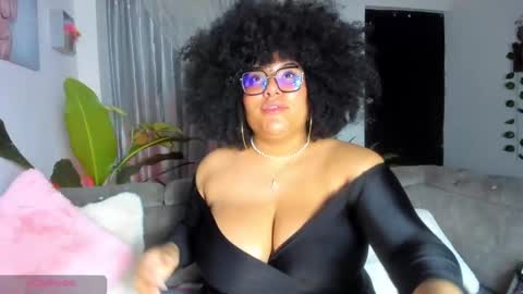 Snapshot of moradaniels chatting on 01-17-25, 10:22   online show from 01-17-25, 10:22