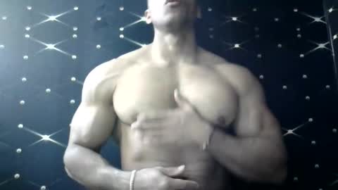 Snapshot of moreno1muscular chatting on 03-08-25, 11:58 moreno1muscular online show from 03-08-25, 11:58