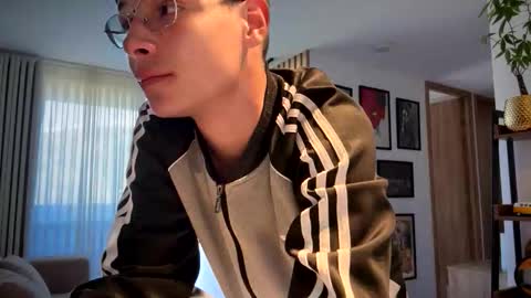   online show from 10-05-25, 08:18