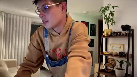   online show from 10-10-25, 01:48