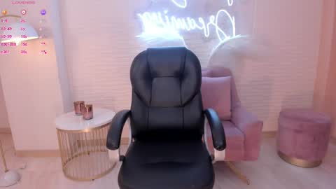 Snapshot of morganhicks chatting on 02-11-25, 12:49 Morgan Hicks online show from 02-11-25, 12:49