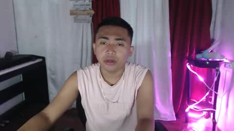 Snapshot of morinohugecock18 chatting on 10-19-25, 12:44 Loo online show from 10-19-25, 12:44