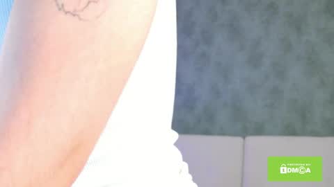 Snapshot of morninbunny_ chatting on 04-27-26, 03:37 Emilia online show from 04-27-26, 03:37