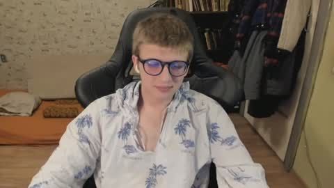 Snapshot of mortywithlove chatting on 05-14-26, 05:53 Morty online show from 05-14-26, 05:53