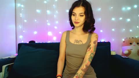 Snapshot of moto_ponchik chatting on 12-16-24, 10:29 Kris online show from 12-16-24, 10:29