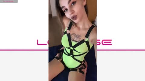 Snapshot of moto_ponchik chatting on 02-25-25, 08:25 Kris online show from 02-25-25, 08:25