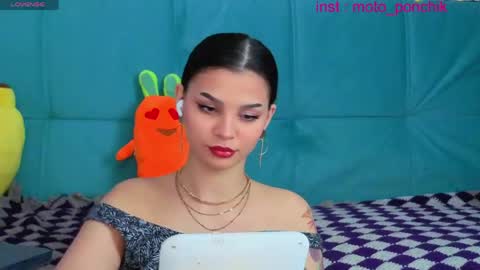 Snapshot of moto_ponchik chatting on 04-29-26, 06:06 Kris online show from 04-29-26, 06:06