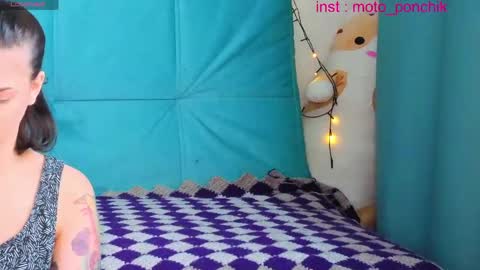 Snapshot of moto_ponchik chatting on 05-02-26, 06:07 Kris online show from 05-02-26, 06:07