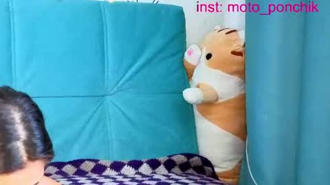Snapshot of moto_ponchik chatting on 06-26-26, 06:40 Kris online show from 06-26-26, 06:40