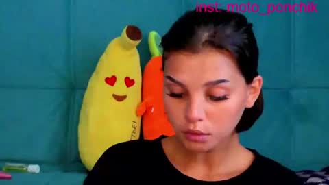 Snapshot of moto_ponchik chatting on 07-15-26, 05:23 Kris online show from 07-15-26, 05:23