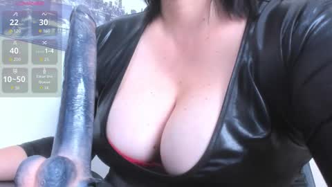 Snapshot of mount_doom_queen chatting on 09-09-25, 07:35 QUEEN CLARA online show from 09-09-25, 07:35