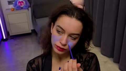 Luna online show from 11-20-25, 10:42