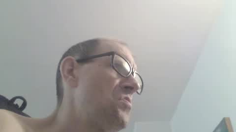 Snapshot of moviem1978 chatting on 10-11-25, 10:47 Frederik online show from 10-11-25, 10:47