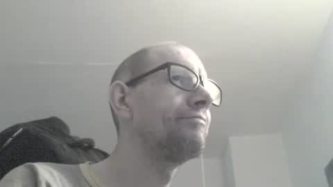 Snapshot of moviem1978 chatting on 12-21-25, 12:56 Frederik online show from 12-21-25, 12:56
