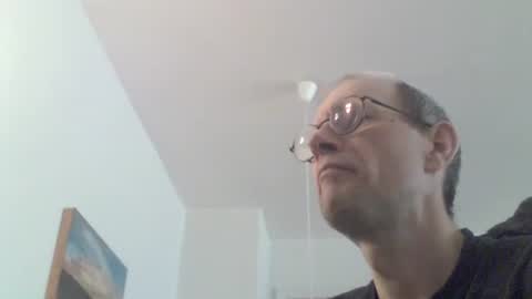 Snapshot of moviem1978 chatting on 05-12-26, 08:55 Frederik online show from 05-12-26, 08:55
