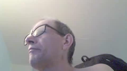 Snapshot of moviem1978 chatting on 05-24-26, 06:57 Frederik online show from 05-24-26, 06:57