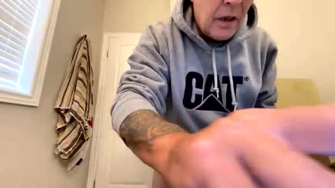 Snapshot of mpleaf chatting on 10-28-25, 04:20 Urethra Lover online show from 10-28-25, 04:20