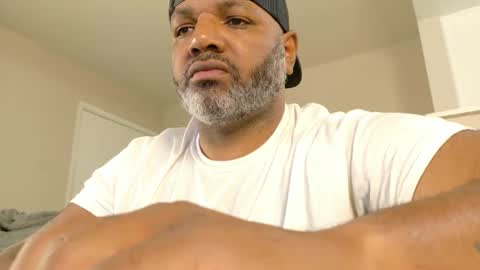 Snapshot of mr6ray chatting on 10-14-25, 02:45 mr6ray online show from 10-14-25, 02:45