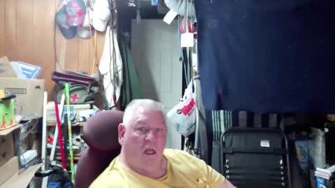 Snapshot of mr_canoe_licker_69 chatting on 12-20-24, 03:00 mr_canoe_licker_69 online show from 12-20-24, 03:00