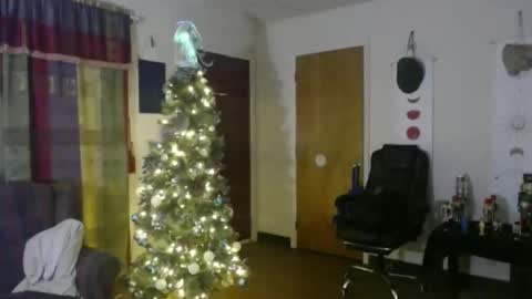 Snapshot of mr_happy12 chatting on 12-17-24, 10:44 mr_happy12 online show from 12-17-24, 10:44