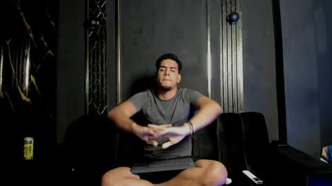 mr_maximo online show from 11-18-25, 11:15