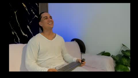 Snapshot of mr_maximo chatting on 05-01-26, 05:45 mr_maximo online show from 05-01-26, 05:45