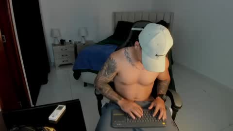 Snapshot of mr_maximo chatting on 05-26-26, 05:25 mr_maximo online show from 05-26-26, 05:25