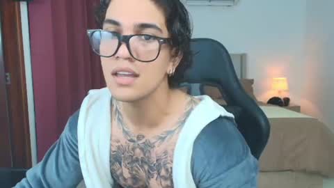 Snapshot of mr_maximo chatting on 07-16-26, 02:06 mr_maximo online show from 07-16-26, 02:06